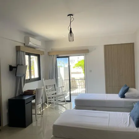 Valentina Apartments Seaside Living In Paphos Hotel apartamentowy