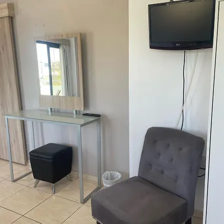 Valentina Apartments Seaside Living In Paphos 아파트호텔 파포스